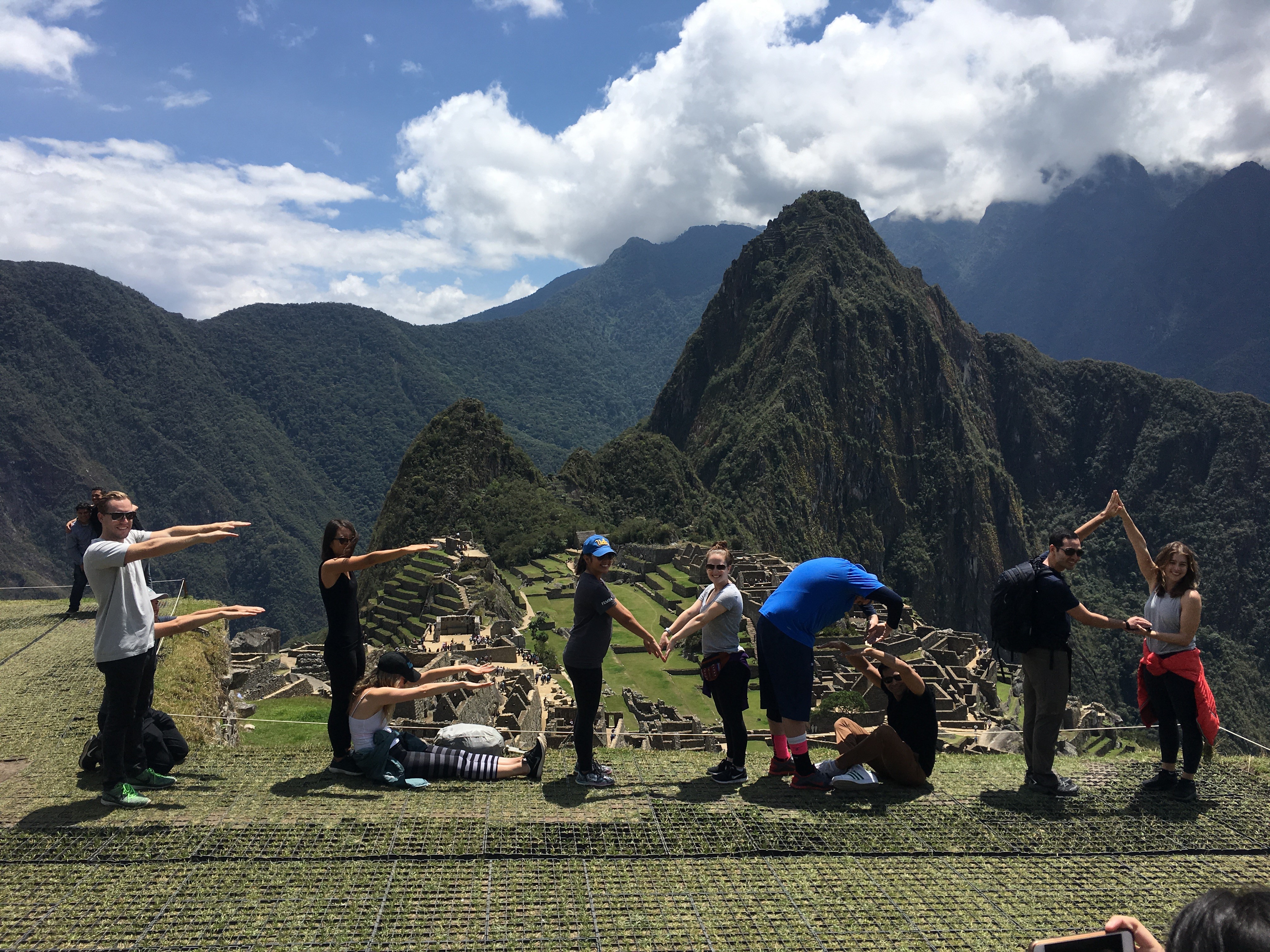 20170909 F-E-M-B-A - Machu Picchu - FEMBA Students spelling FEMBA